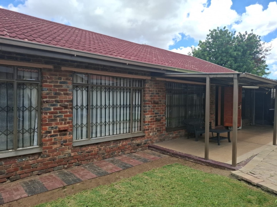 5 Bedroom Property for Sale in Fichardt Park Free State
